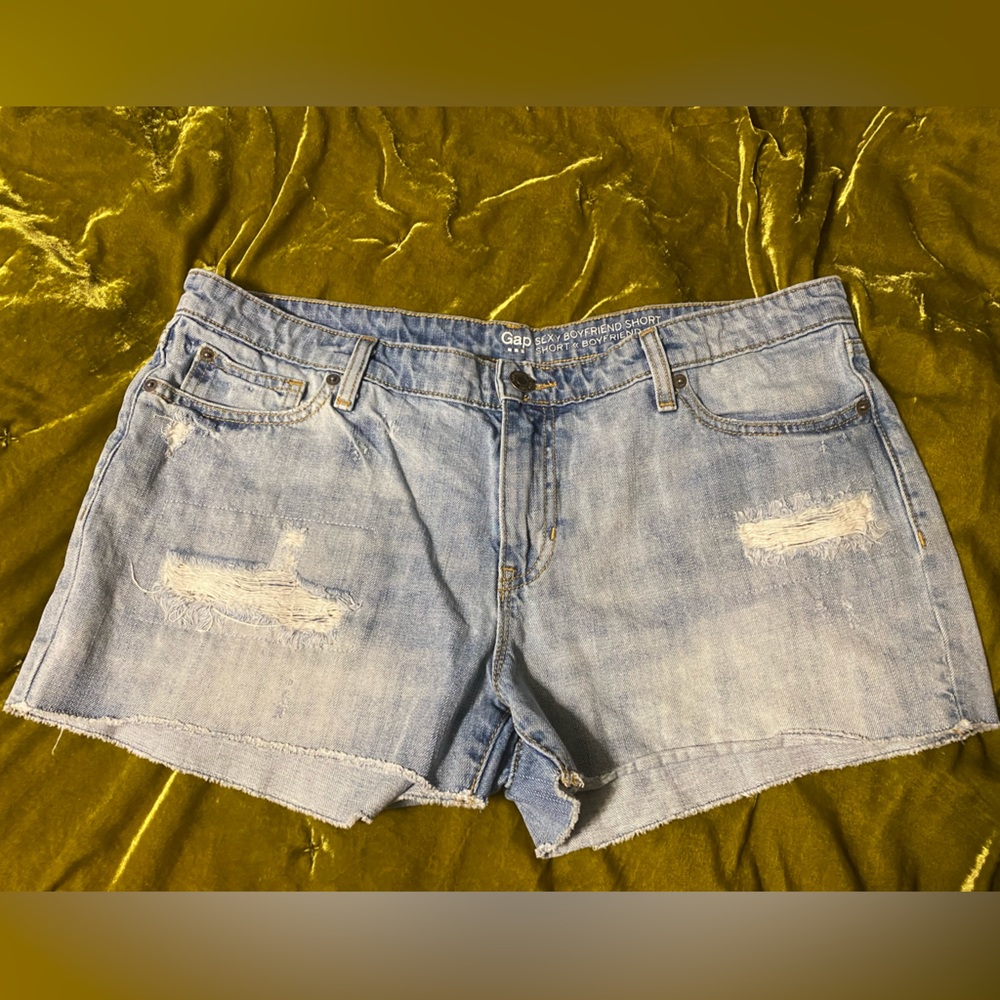 EUC- GAP women’s jean shorts - size 12 (31 waist)